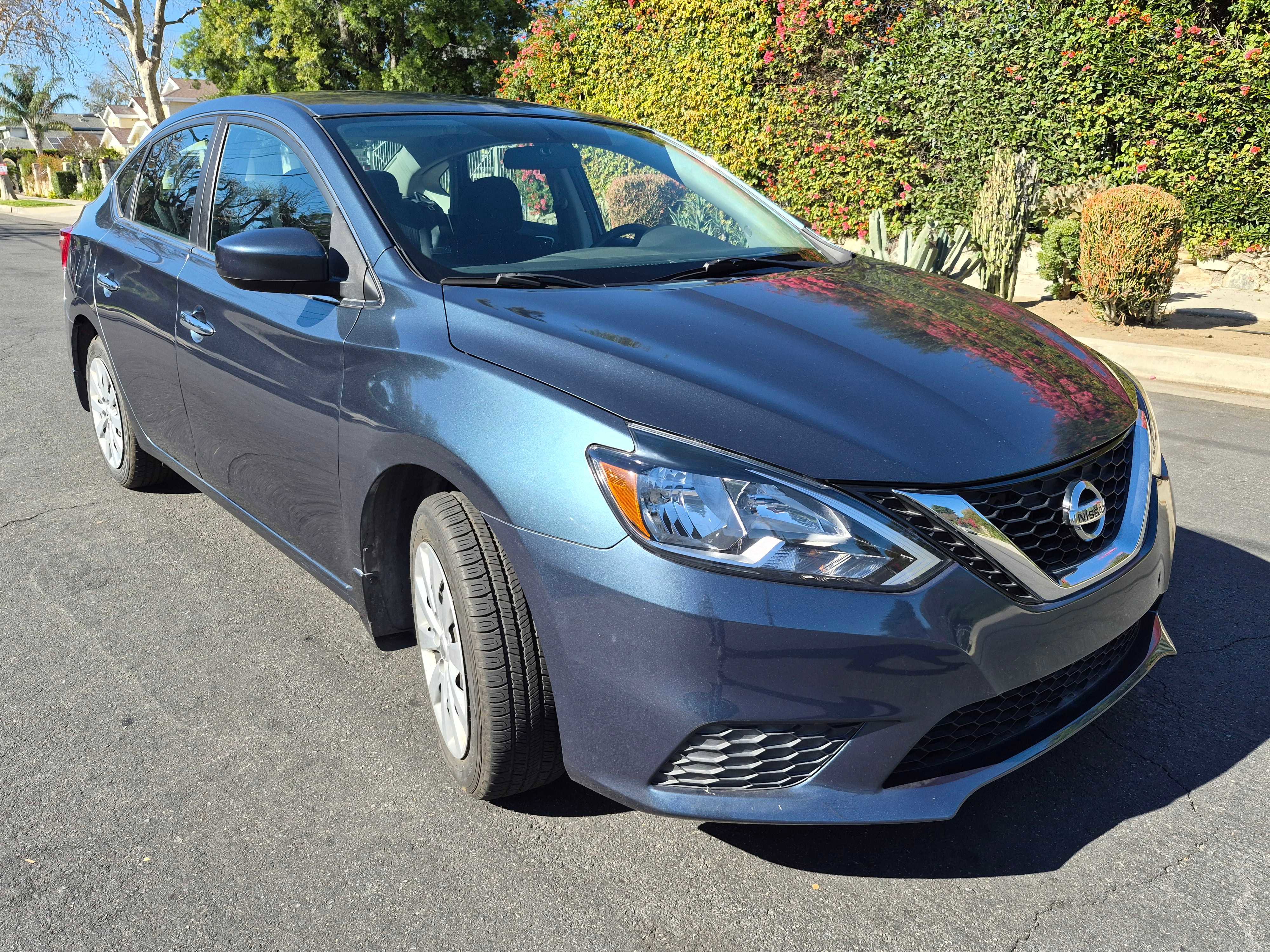 Used 2016 Nissan Sentra SV w/ Driver's Assist Package image 2