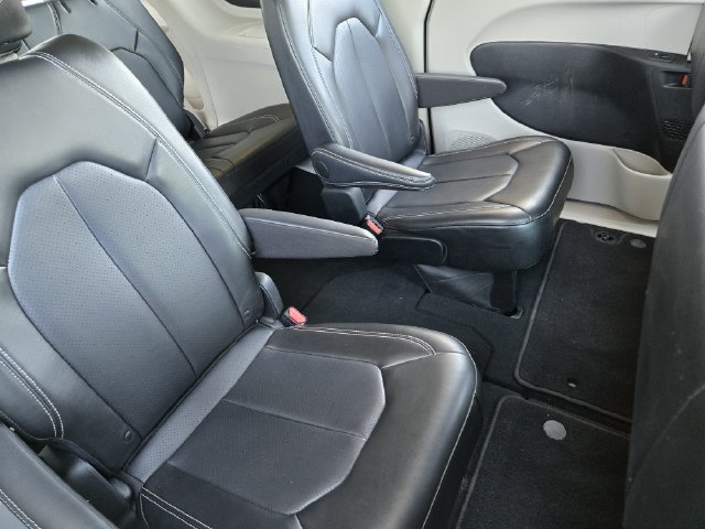 Certified 2024 Chrysler Pacifica Touring-L FWD image 28