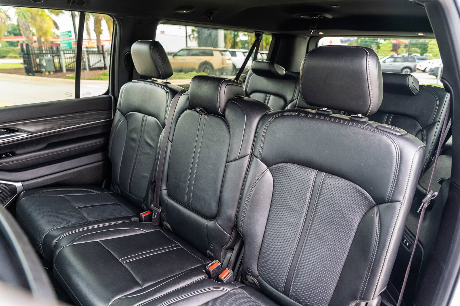 Used 2024 Jeep Wagoneer L Series II w/ Flexible Seating Group RWD image 21