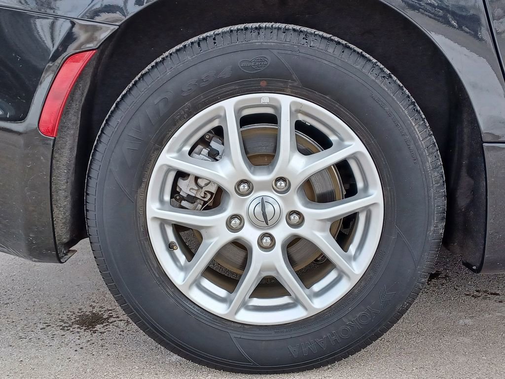 Used 2023 Chrysler Pacifica Touring-L FWD image 5