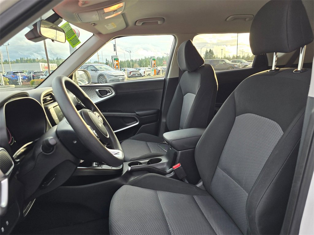Used 2023 Kia Soul LX image 12