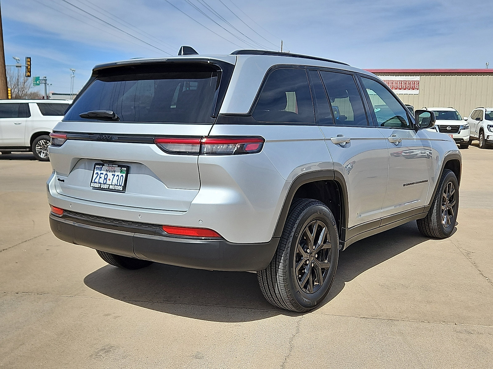 Used 2025 Jeep Grand Cherokee Altitude image 3
