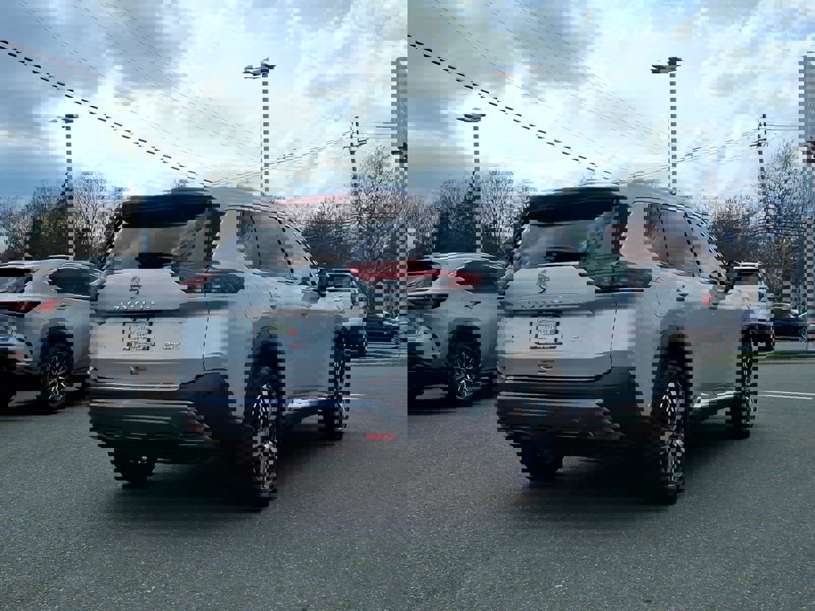 Certified 2022 Nissan Rogue SL w/ SL Premium Package AWD/4WD image 4