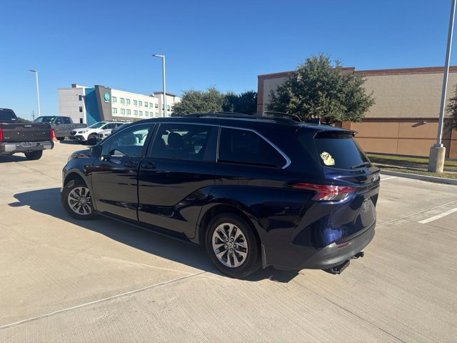 Used 2022 Toyota Sienna LE FWD image 5