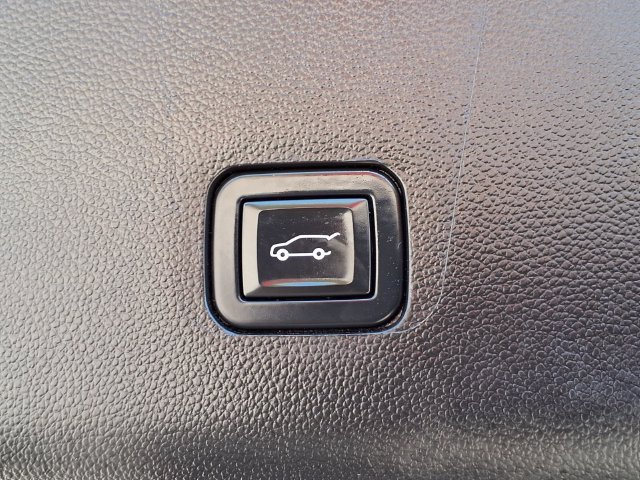 Used 2020 Chevrolet Traverse LT w/ Driver Confidence II Package AWD/4WD image 12