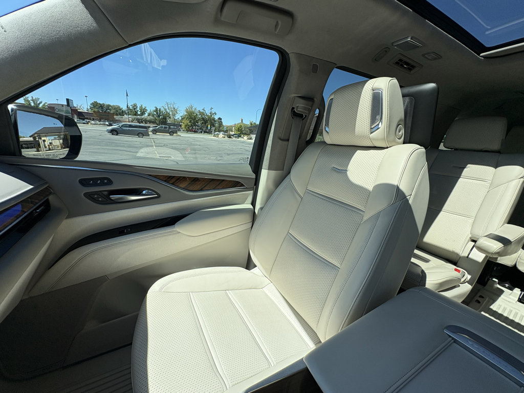 Used 2023 Cadillac Escalade Sport Platinum w/ LPO, ONYX Package AWD/4WD image 38
