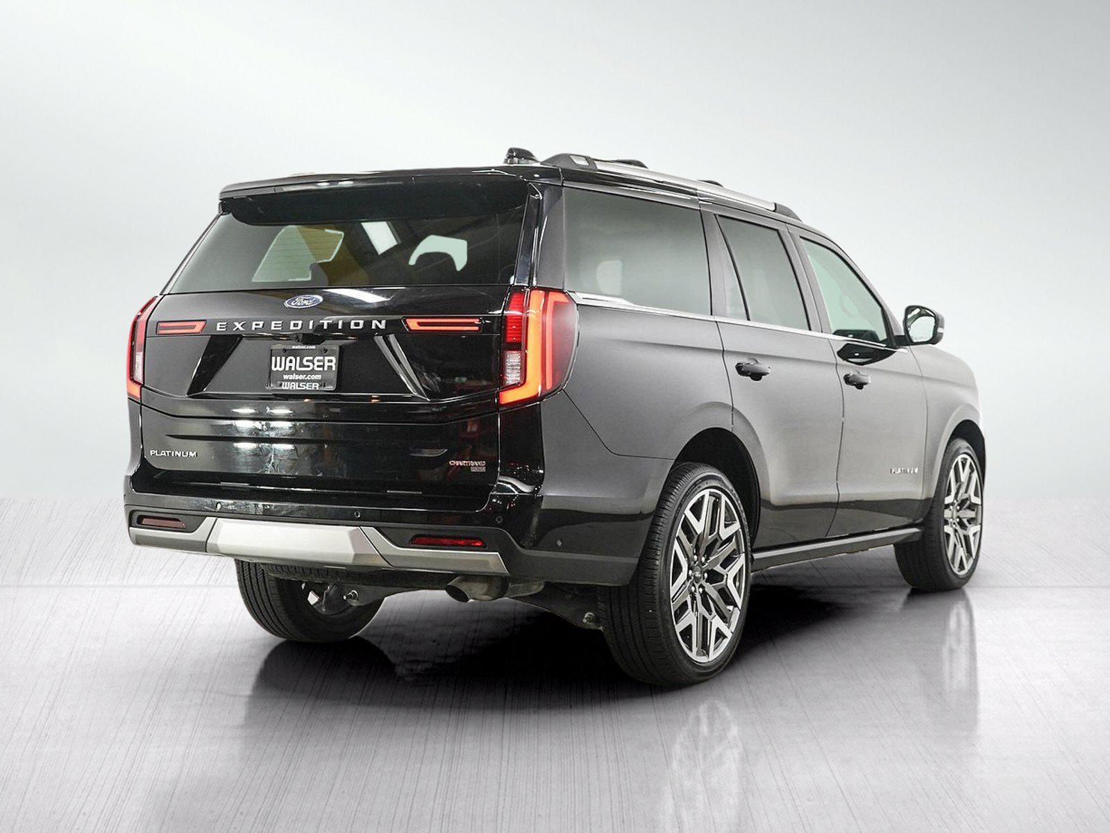 Used 2025 Ford Expedition Platinum w/ Platinum Ultimate Package AWD/4WD image 5
