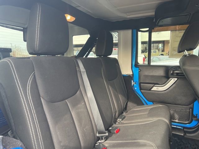 Used 2016 Jeep Wrangler Unlimited Rubicon w/ Connectivity Group image 19