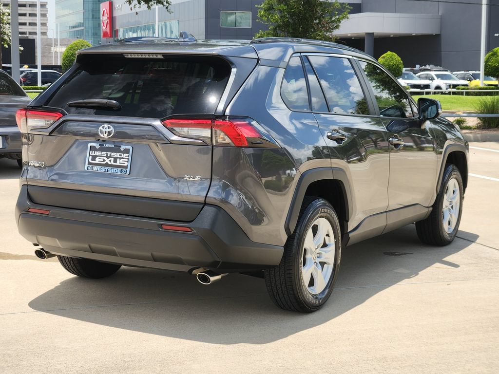 Used 2021 Toyota RAV4 XLE w/ Convenience Package FWD image 6