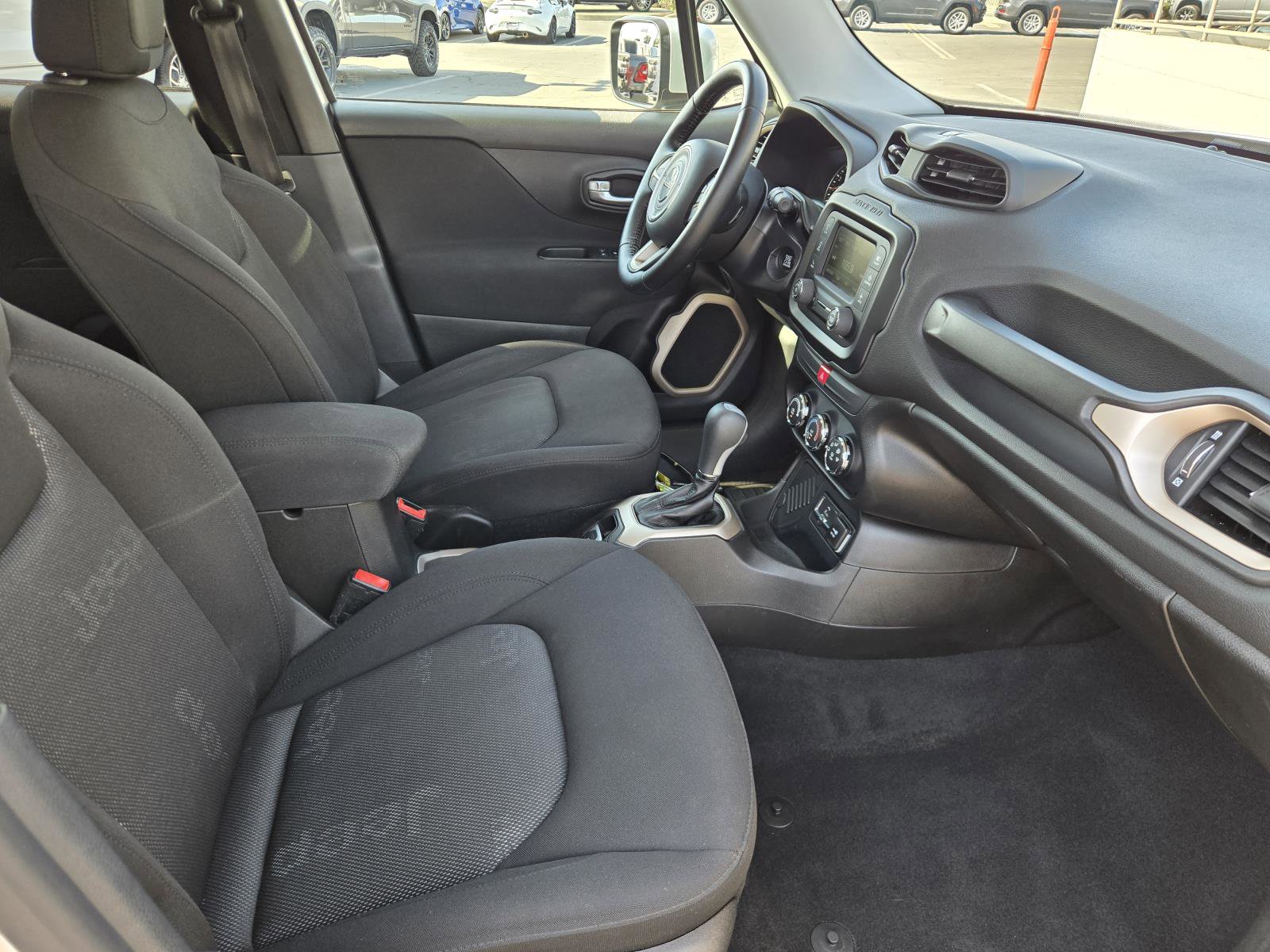 Certified 2016 Jeep Renegade Latitude image 31