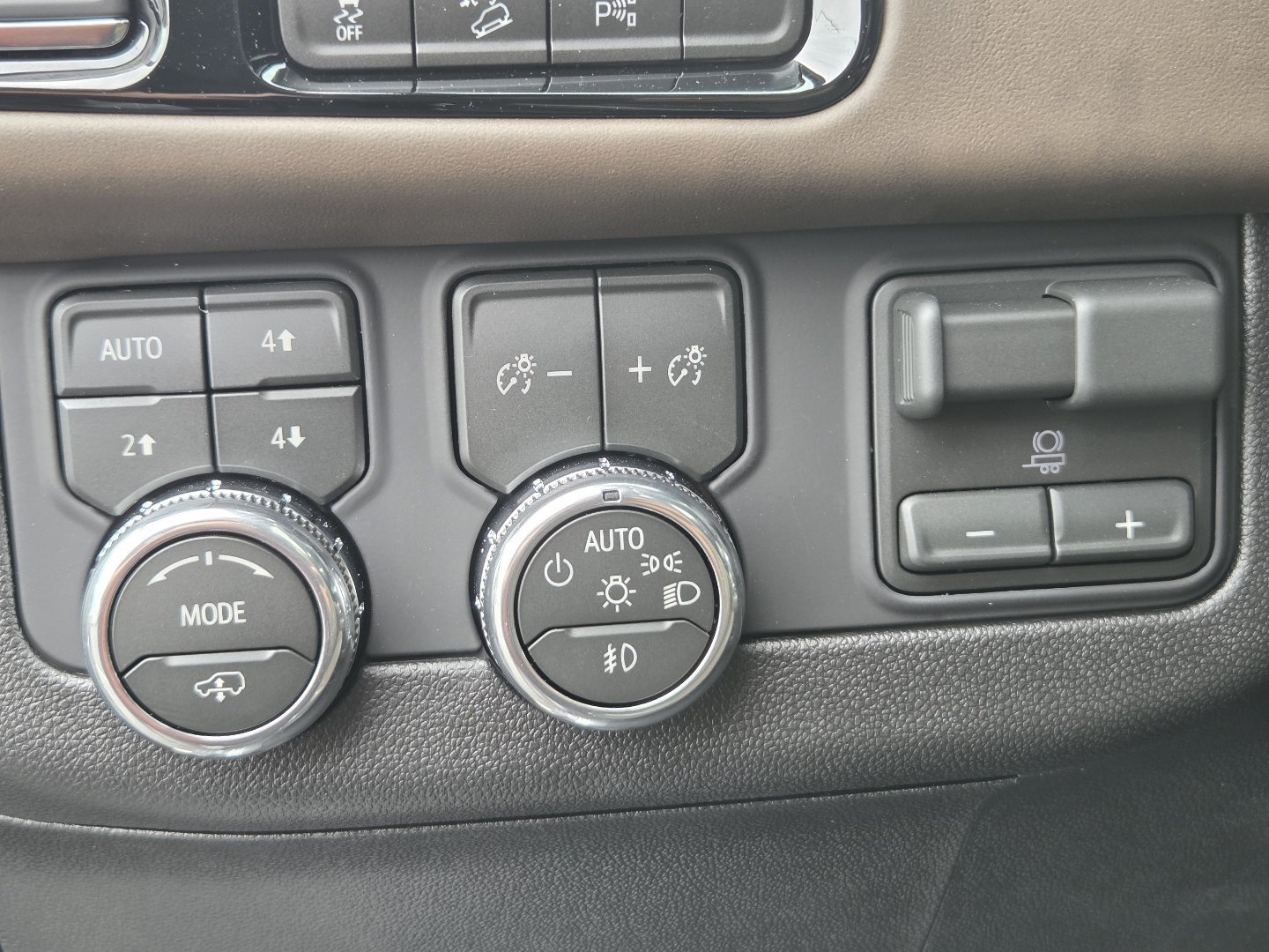 New 2026 GMC Yukon XL Denali Ultimate AWD/4WD image 36