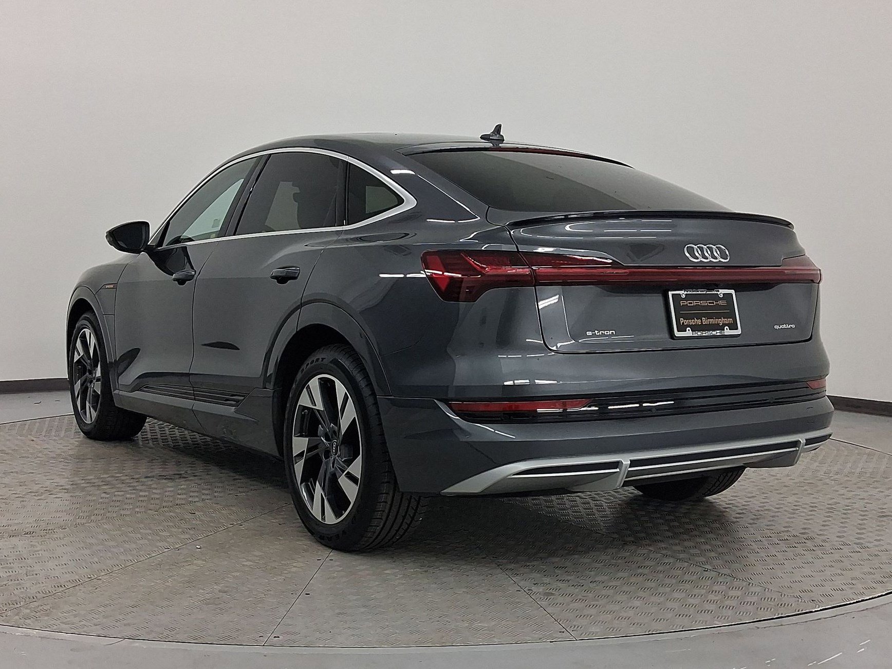 Used 2022 Audi e-tron Premium image 3