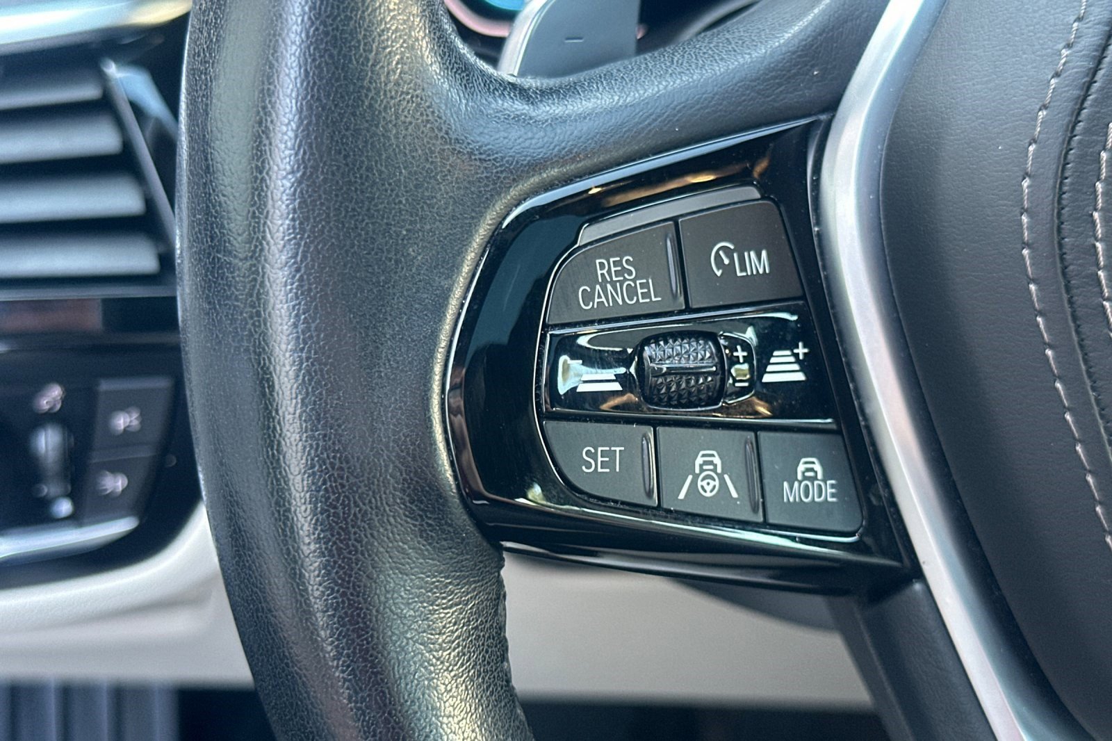 Certified 2023 BMW 530e xDrive w/ Executive Package image 31