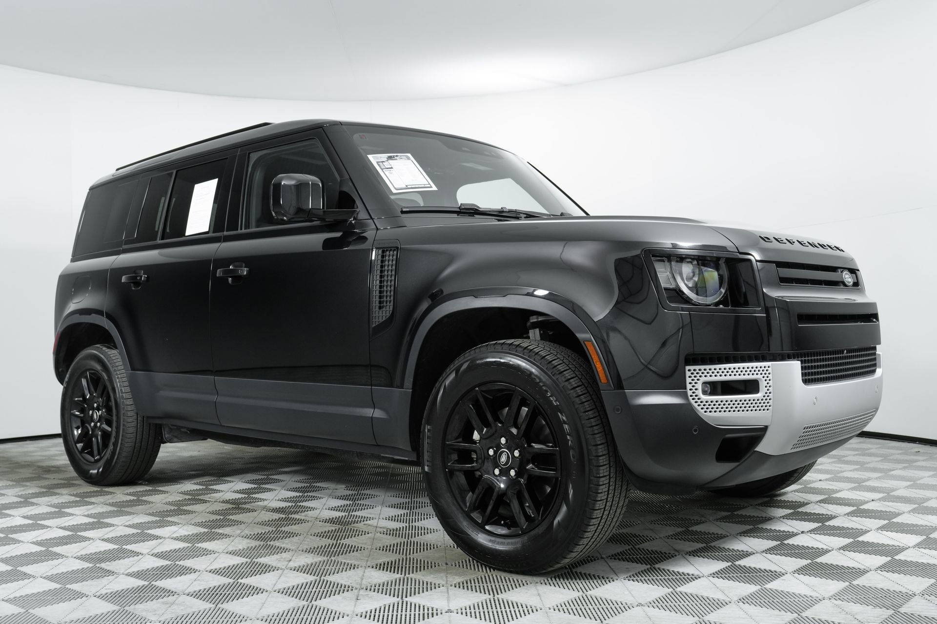 Used 2025 Land Rover Defender 110 S image 11