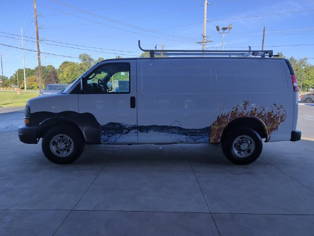 Used 2016 Chevrolet Express 2500 RWD image 4