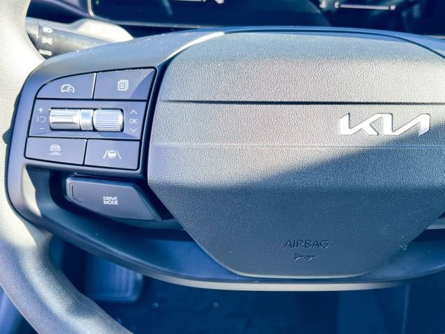 New 2025 Kia K4 LXS image 27