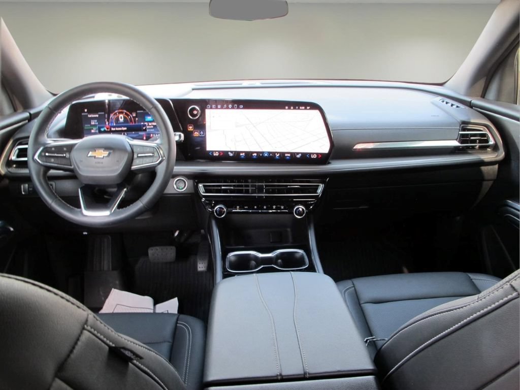 Used 2025 Chevrolet Traverse LT w/ Driver Confidence Package FWD image 21