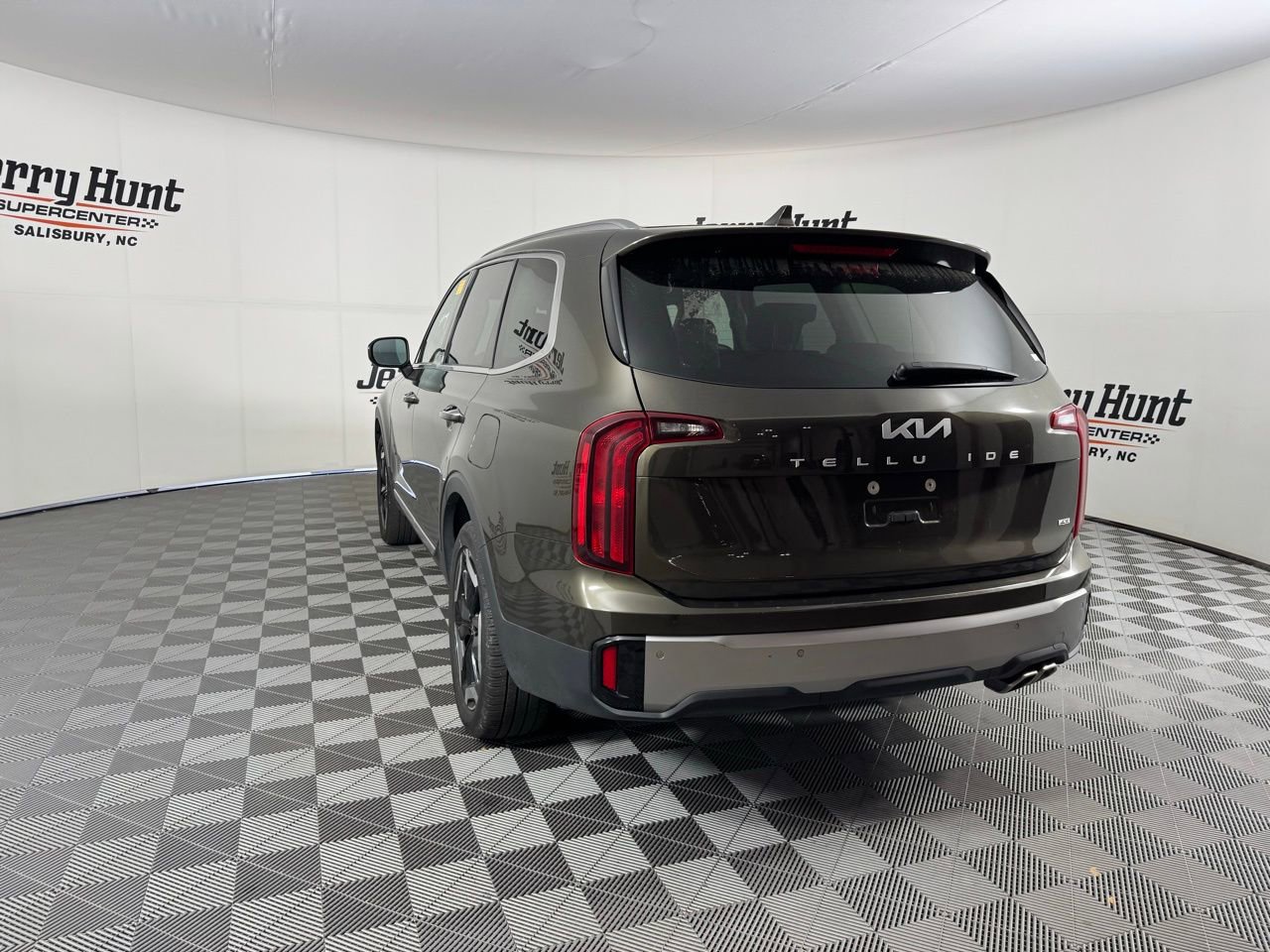 Used 2025 Kia Telluride S image 11