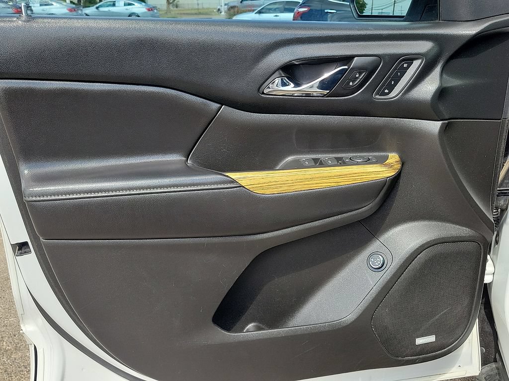 Used 2018 GMC Acadia Denali w/ Technology Package FWD image 22
