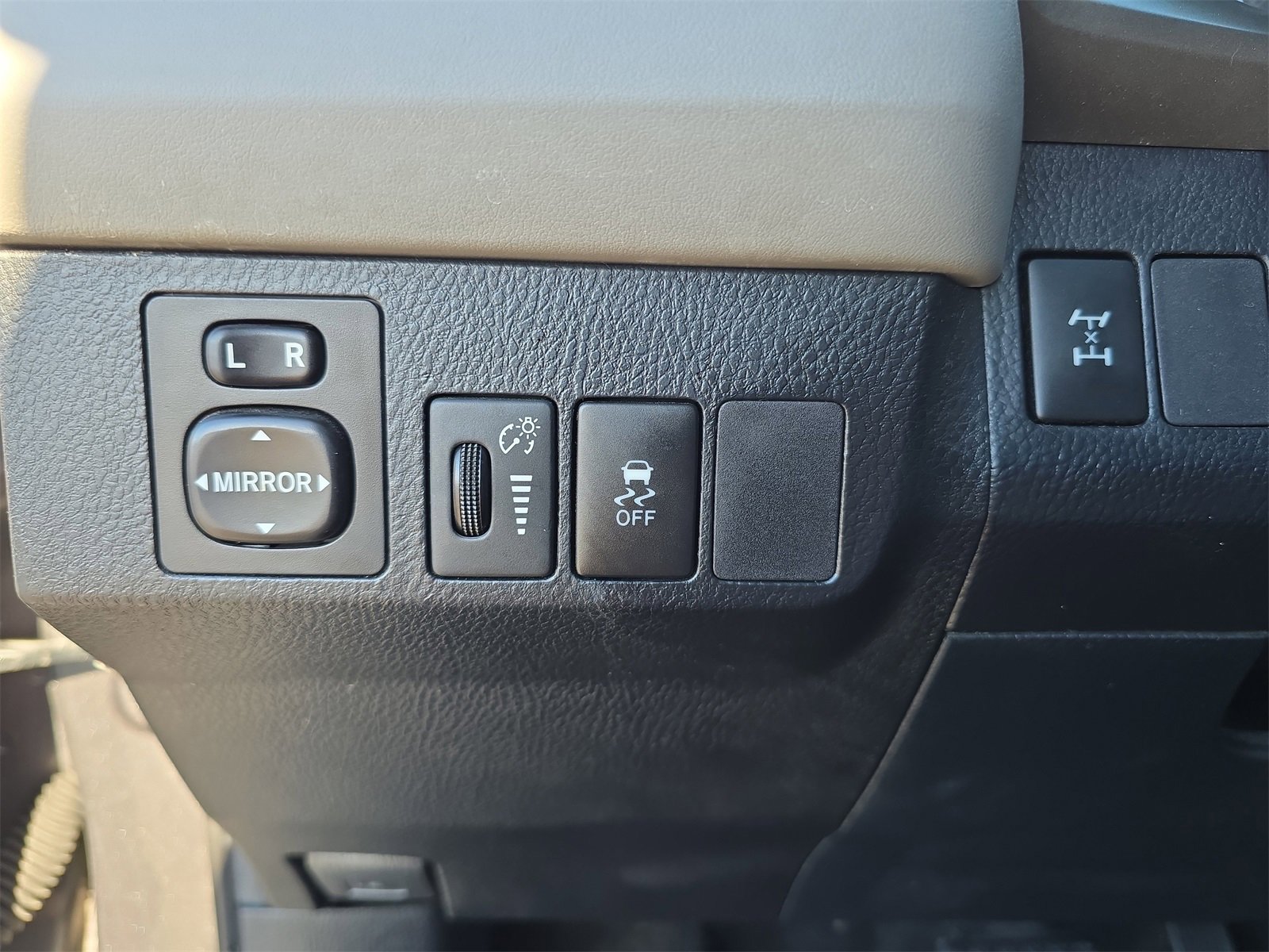 Used 2013 Toyota RAV4 LE image 20