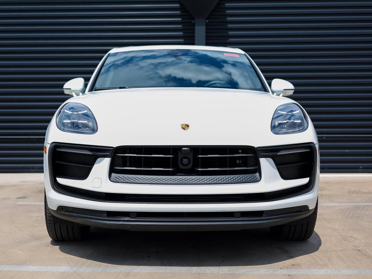 Certified 2025 Porsche Macan AWD/4WD image 12