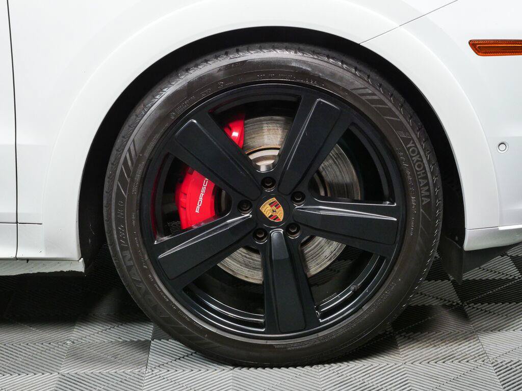 Certified 2025 Porsche Cayenne GTS AWD/4WD image 4