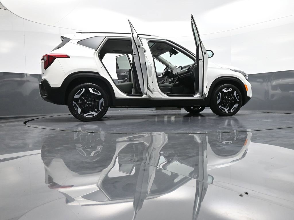 Certified 2025 Kia Seltos SX w/ SX Sunroof Package image 49