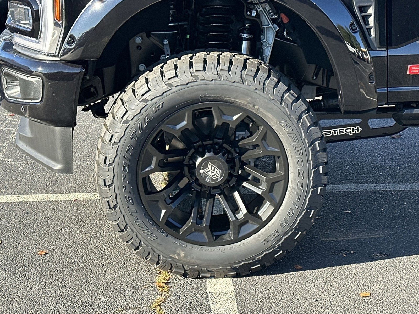 New 2026 Ford F250 Lariat w/ Black Appearance Package image 12