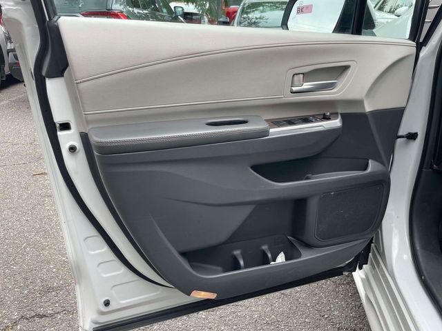 Certified 2024 Toyota Sienna XLE FWD image 18