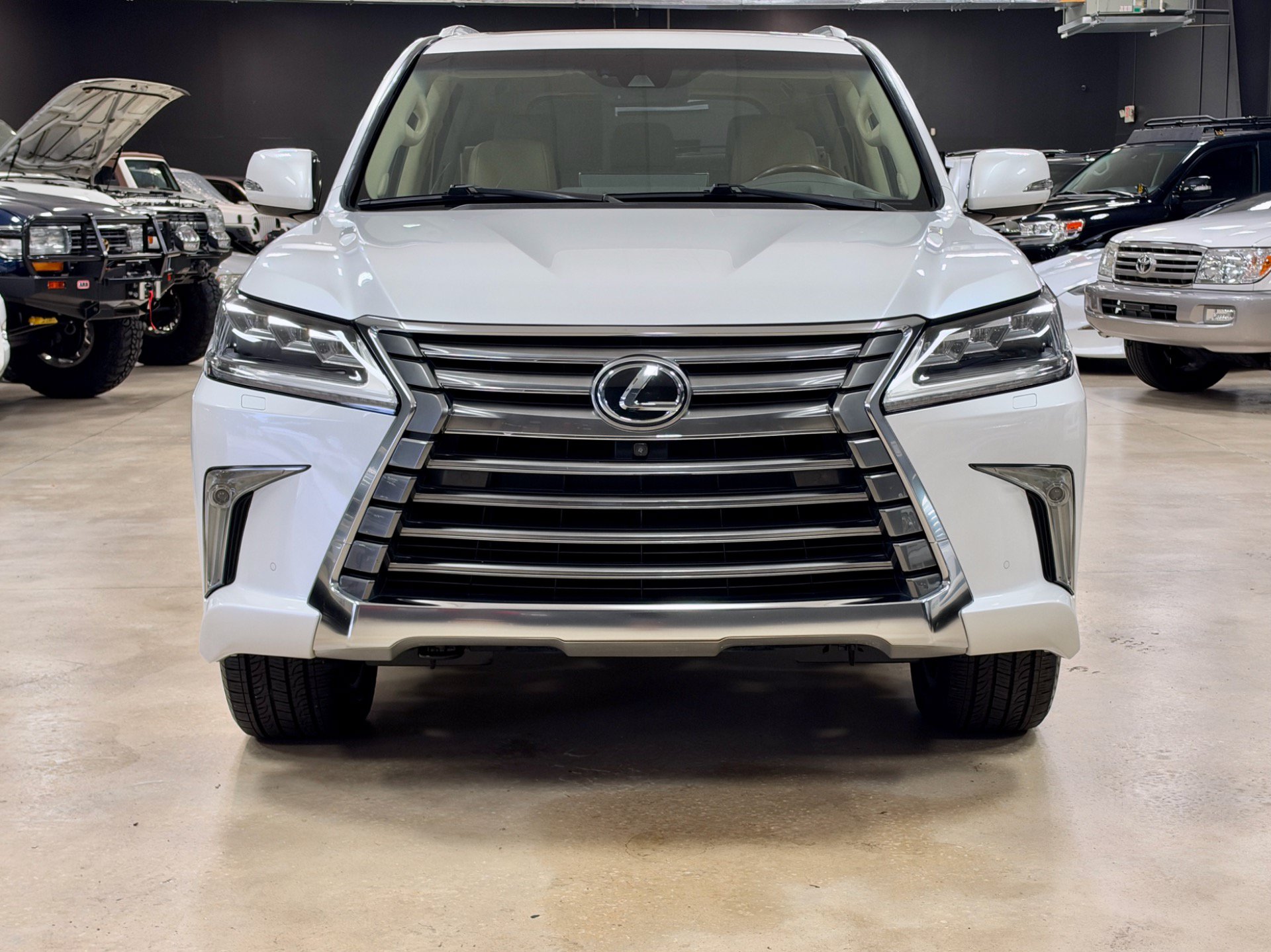 Used 2018 Lexus LX 570 4WD w/ Luxury Package image 6