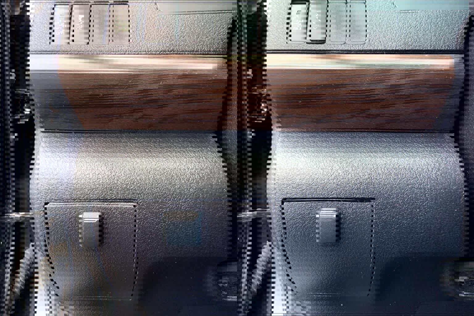 Used 2015 Toyota Camry XLE w/ Moonroof Package FWD image 32