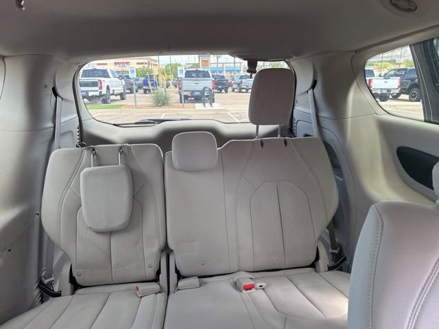 Used 2017 Chrysler Pacifica Touring w/ Tire & Wheel Group FWD image 12