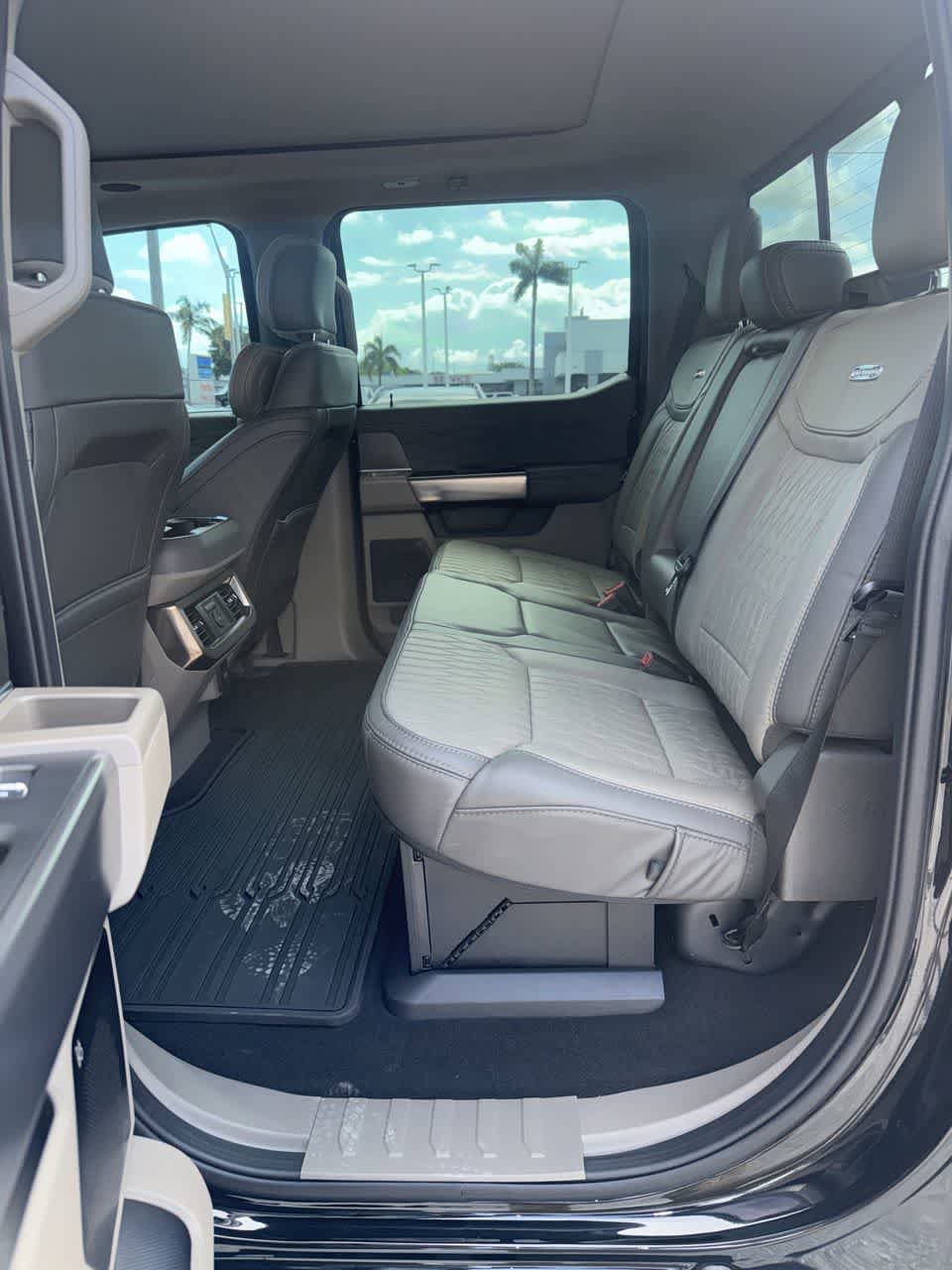 Used 2025 Ford F250 Platinum w/ Platinum Plus Package AWD/4WD image 12
