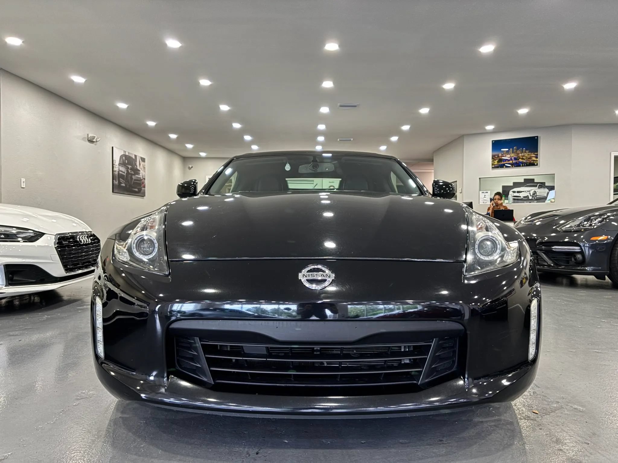 Used 2019 Nissan 370Z Touring RWD image 2
