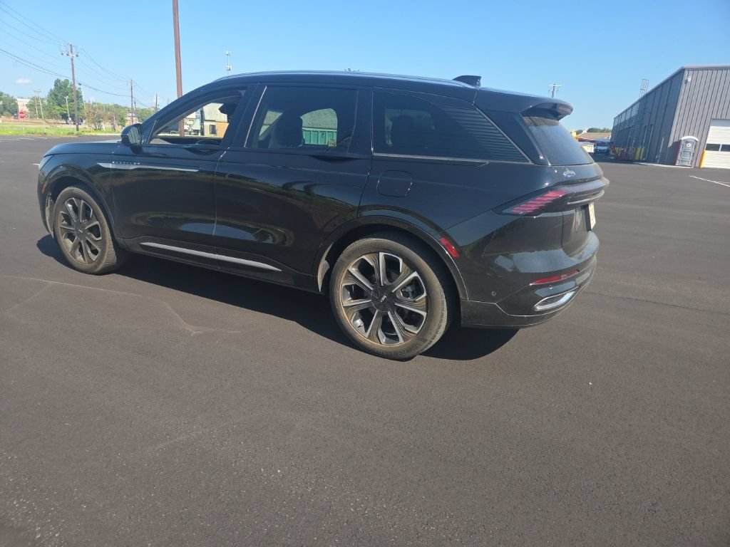 Used 2024 Lincoln Nautilus Reserve w/ Equipment Group 202A AWD/4WD image 10