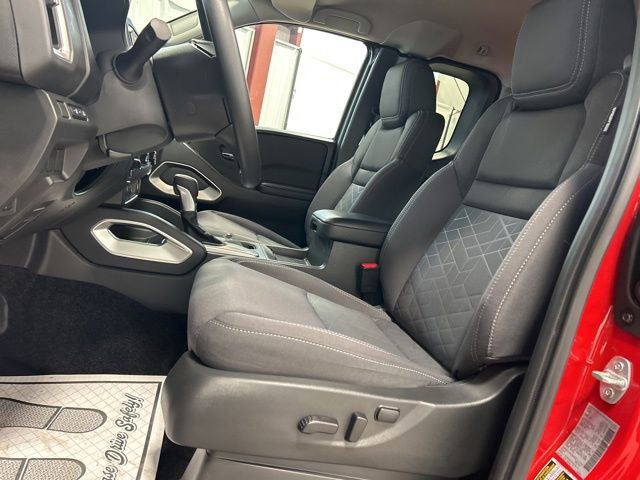 Used 2025 Nissan Frontier SV image 11