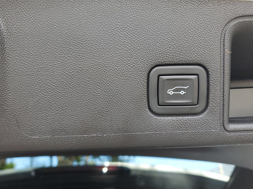 Used 2023 GMC Terrain SLE w/ Driver Convenience Package FWD image 27