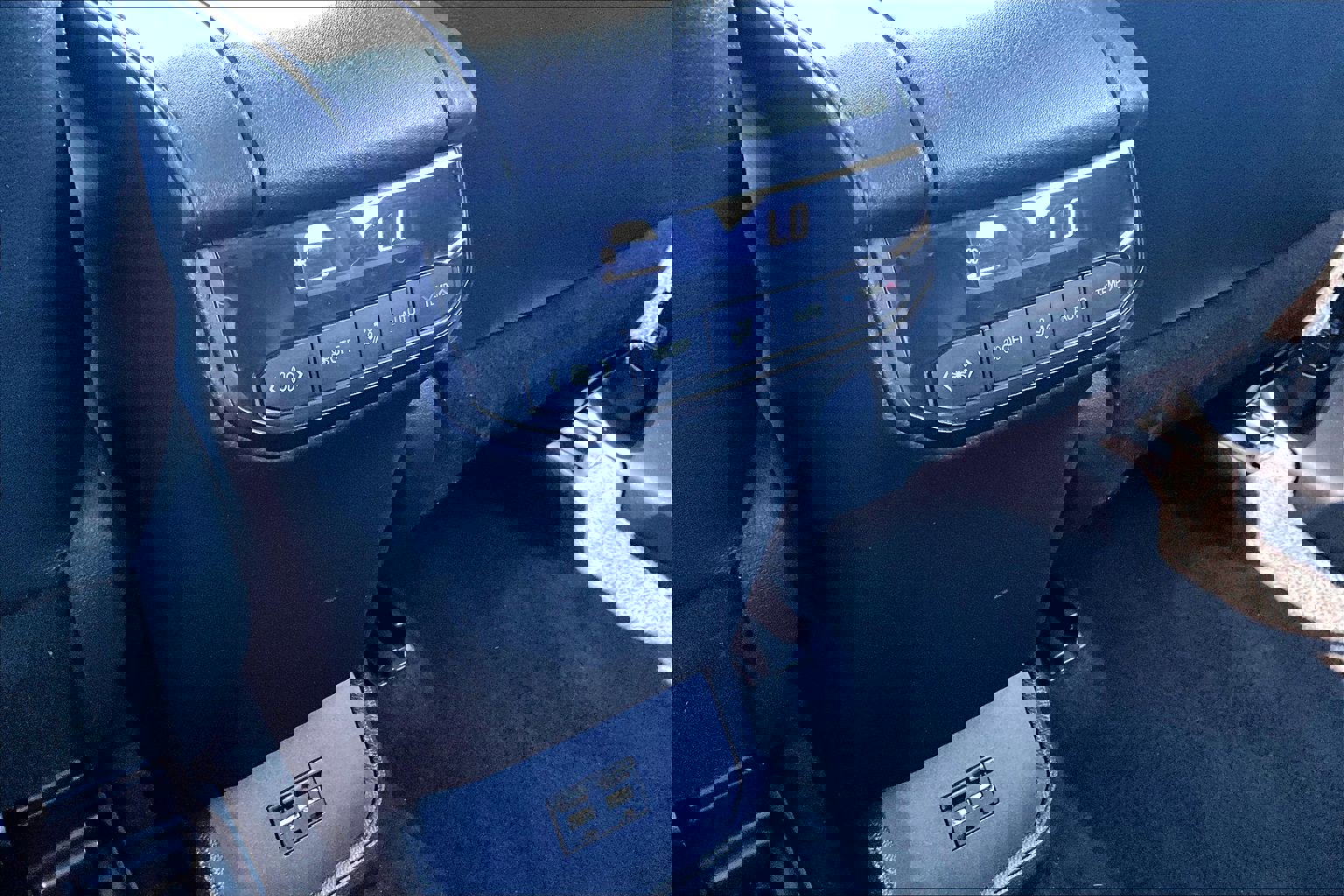 Used 2021 Toyota Highlander XLE image 34