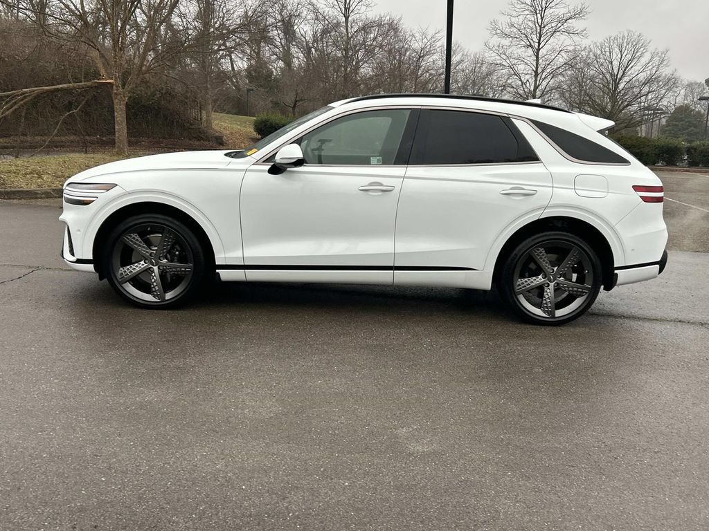 Used 2025 Genesis GV70 3.5T Sport w/ Sport Advanced Package AWD/4WD image 4
