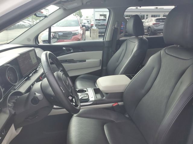 Used 2024 Kia Carnival EX FWD image 18