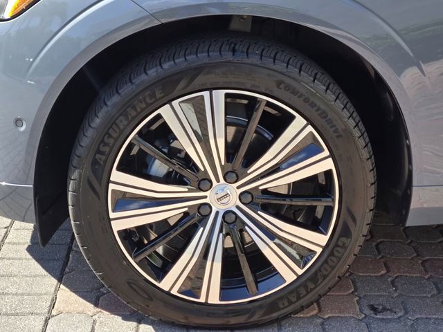 Certified 2023 Volvo XC60 B5 Plus FWD image 12