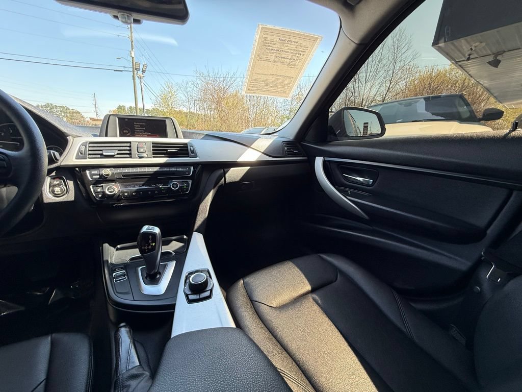 Used 2016 BMW 320i Sedan RWD image 18