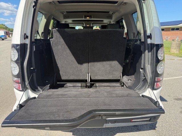 Used 2016 Land Rover LR4 HSE AWD/4WD image 17