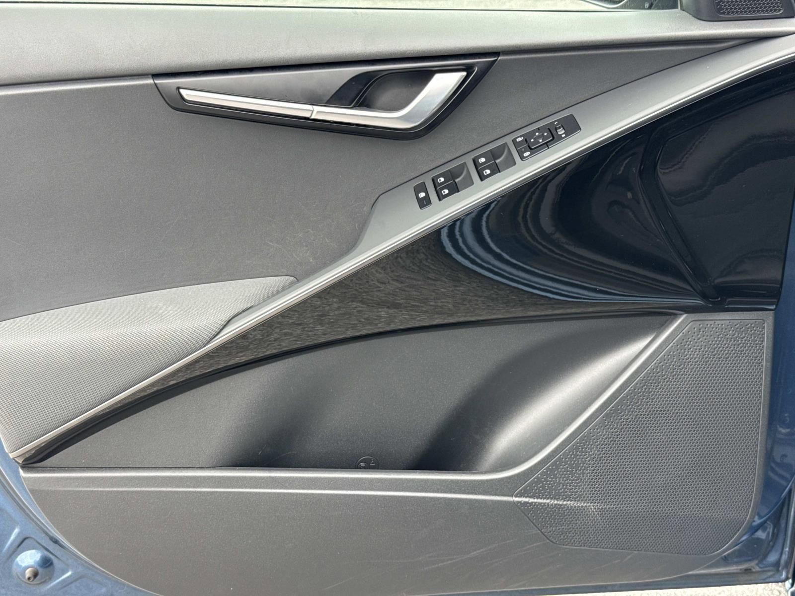 Used 2023 Kia Niro EX w/ EX Cold Weather Package image 23