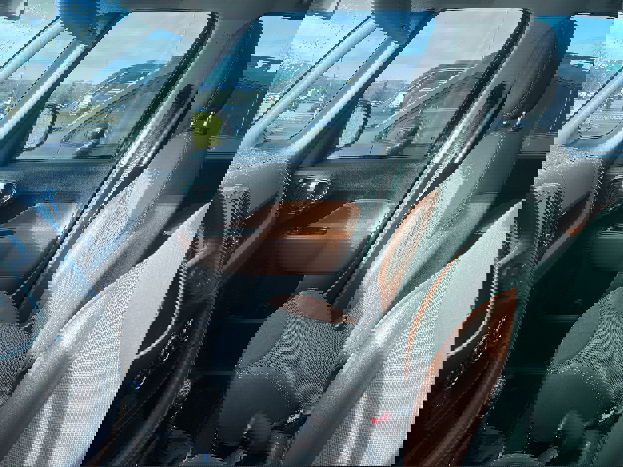 Used 2014 FIAT 500L Trekking w/ Popular Equipment Group image 7