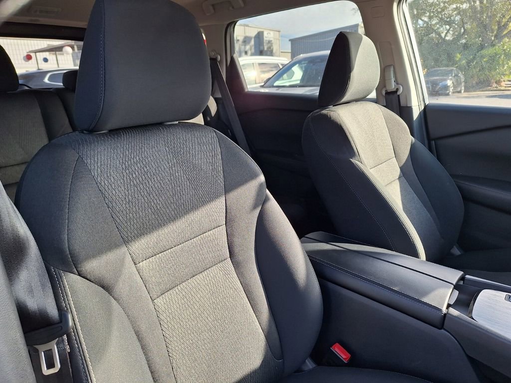 Certified 2025 Nissan Rogue SV image 25