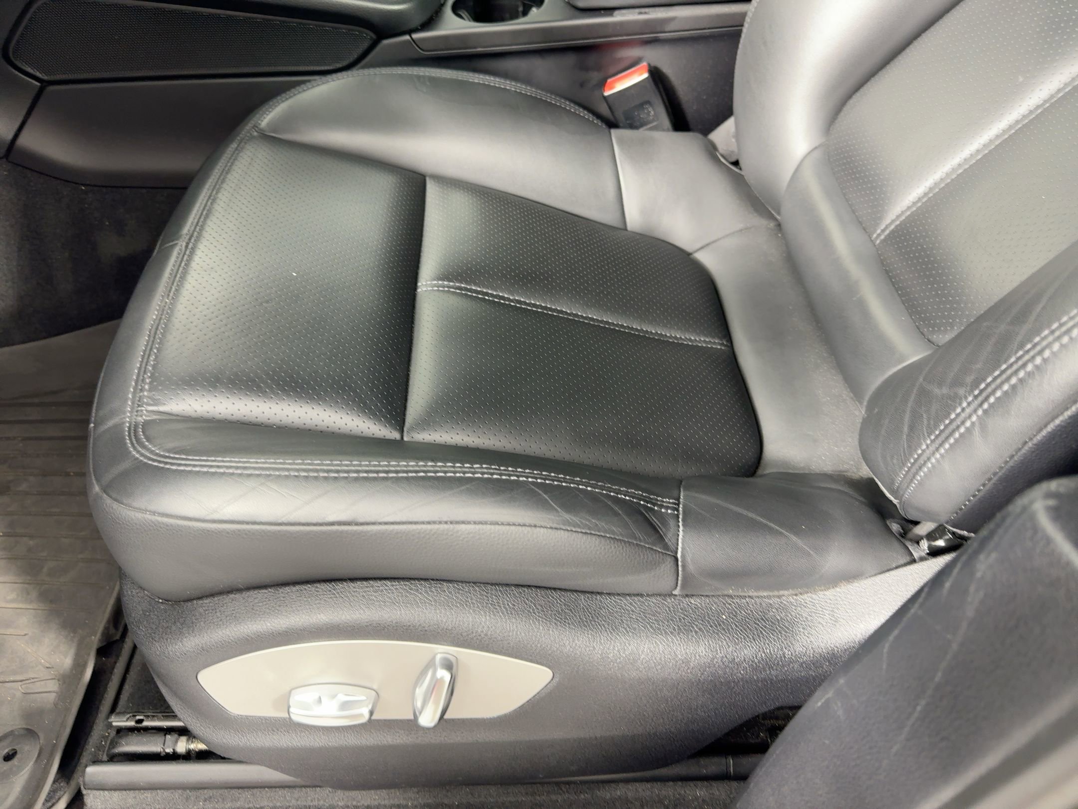 Certified 2022 Porsche Macan AWD/4WD image 14