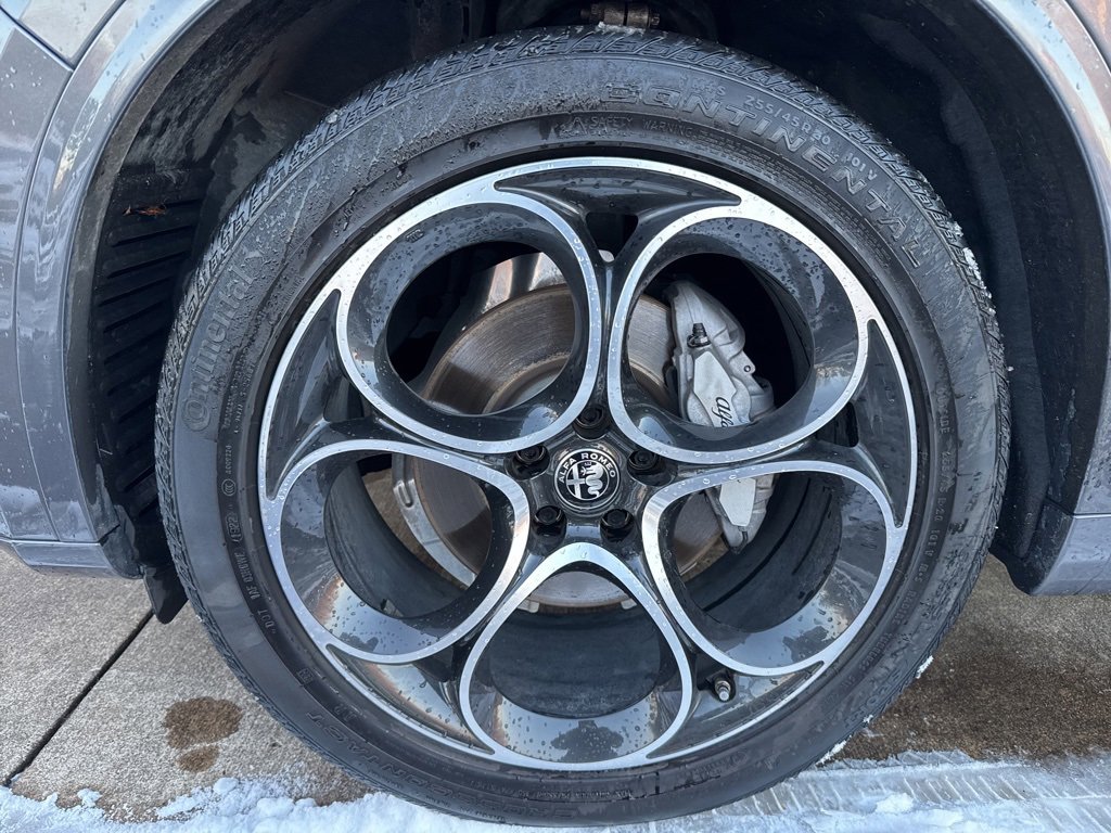 Used 2023 Alfa Romeo Stelvio Ti image 18