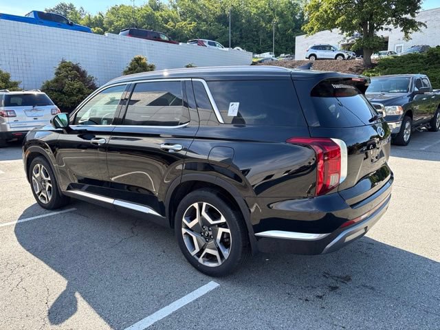 Used 2025 Hyundai Palisade Limited FWD image 3