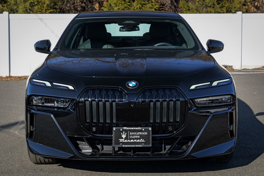 Used 2023 BMW 740i w/ Parking Assistance Package image 2